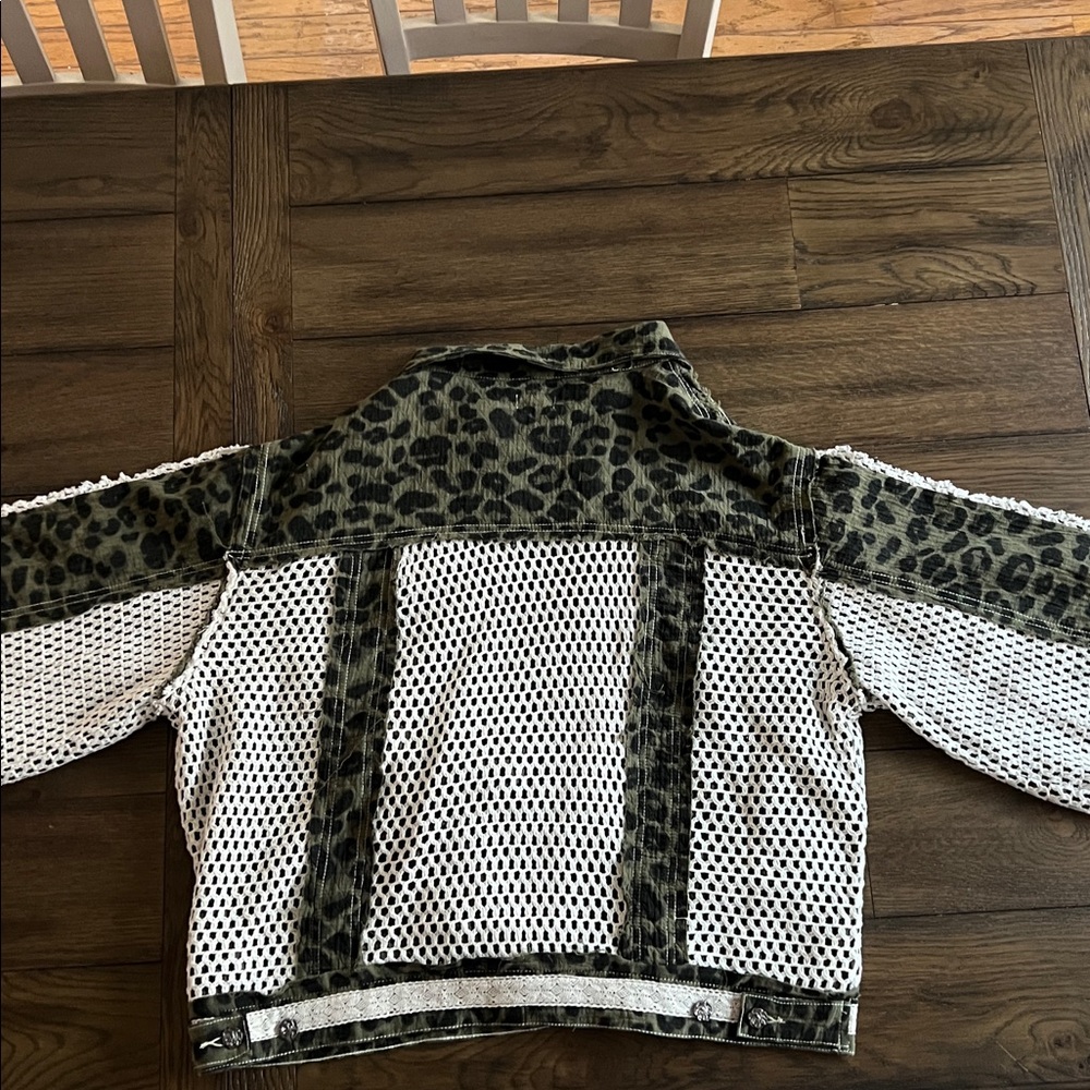 POL Patchwork Leopard Mesh Jacket - Picture 7 of 7